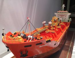 Mô hình tàu dầu ROYAL 79